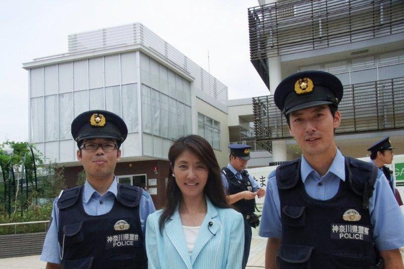 たまプラーザ駅前交番の警察官と 自民党 内田みほこの活動報告