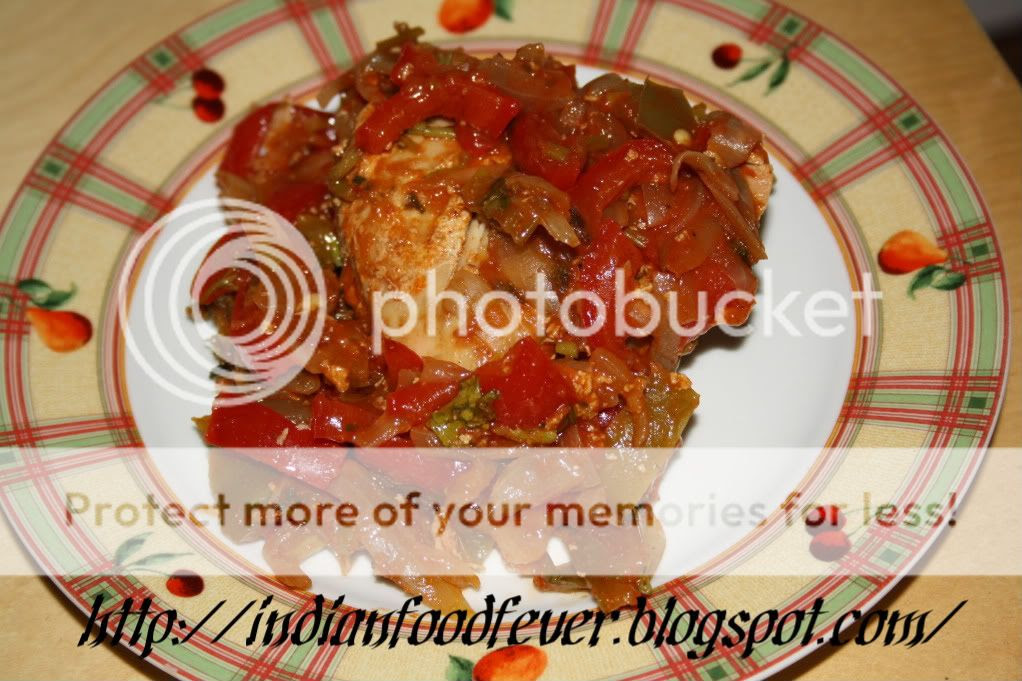 capsicum; peppers; tomato; onion; chicken