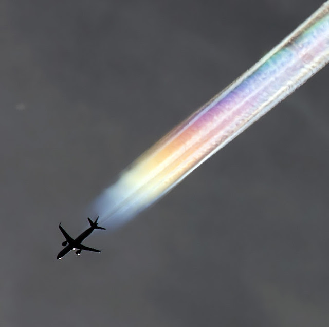 Lufthansa Cityline E190 D-AEBL with aerodynamic contrail