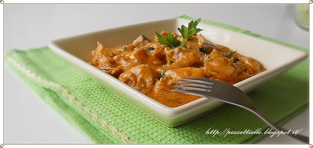 Bocconcini di pollo con yogurt e spezie