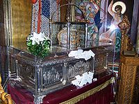 http://upload.wikimedia.org/wikipedia/commons/thumb/0/0e/Relics_of_Saint_Demetrius.jpg/200px-Relics_of_Saint_Demetrius.jpg