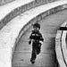 Niño corre en Medialuna de Curicó