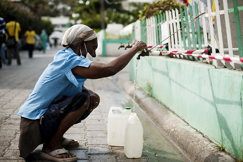 Haiti earthquake - Port au Prince field hospital