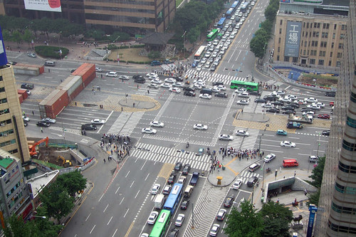 컨테이너로 담쌓은 세종로 사거리