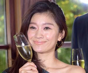 篠原涼子が主演フジテレビドラマ オトナ女子 第1話視聴率2ケタ届かず ネットでは厳しい声多数でコケる可能性も 今日の最新芸能ゴシップニュースサイト 芸トピ