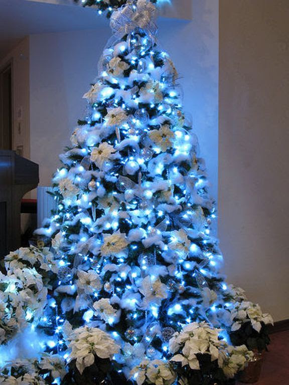 30 Traditional And Unusual Christmas Tree D\u00e9cor Ideas  DigsDigs