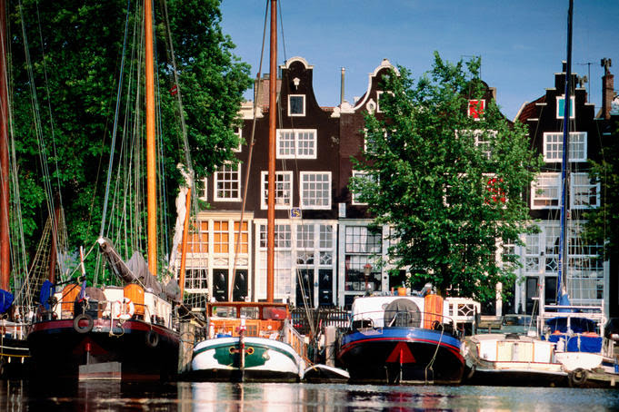 Houseboats on Prinsenelland Canal in Zandhoek.