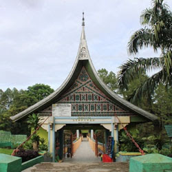 Gapura Tradisional Minang di Bukit Tinggi Kumpulan Gapura Tradisional Minang di Bukit Tinggi Kumpulan