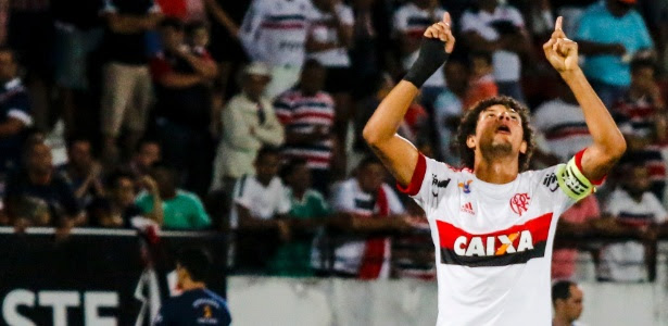 http://imguol.com/c/esporte/8e/2016/06/22/willian-arao-festeja-gol-do-flamengo-contra-o-santa-cruz-1466645702983_615x300.jpg
