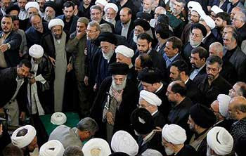 به دنبال اسید پاشها نگردید. اینها همگی در این تصویر اسید پاشانی هستند که زیر نظر مستقیم علی خامنه ای و فرزند ابر جنایتکار او مجتبی خامنه ای کار می کنند و  بیت المال ملتی را میان این گرگان پخش و تقسیم می کنند.