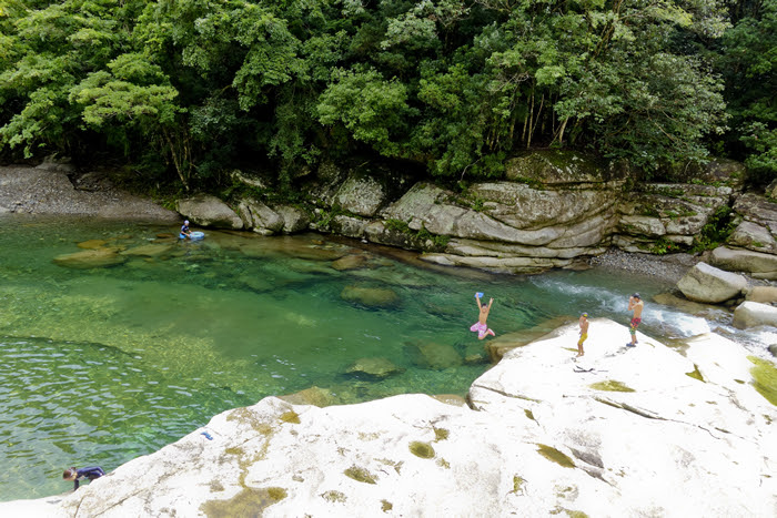 日本一綺麗な川 夏は川キャンプがおすすめ 清流近くにあるキャンプ場紹介 キャンプブログ