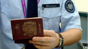 Agente de imigração (foto AP)