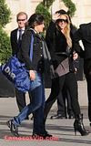 th 113 1 Shakira Saliendo del Hotel Ritz en Paris.
