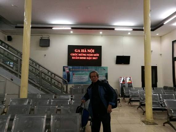 Ông bố vượt hơn 200km xuống HN đón con gái về quê ăn Tết - 1