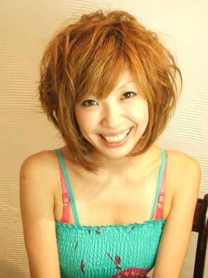 前下がりショート ボブのトップゆるやかパーマ