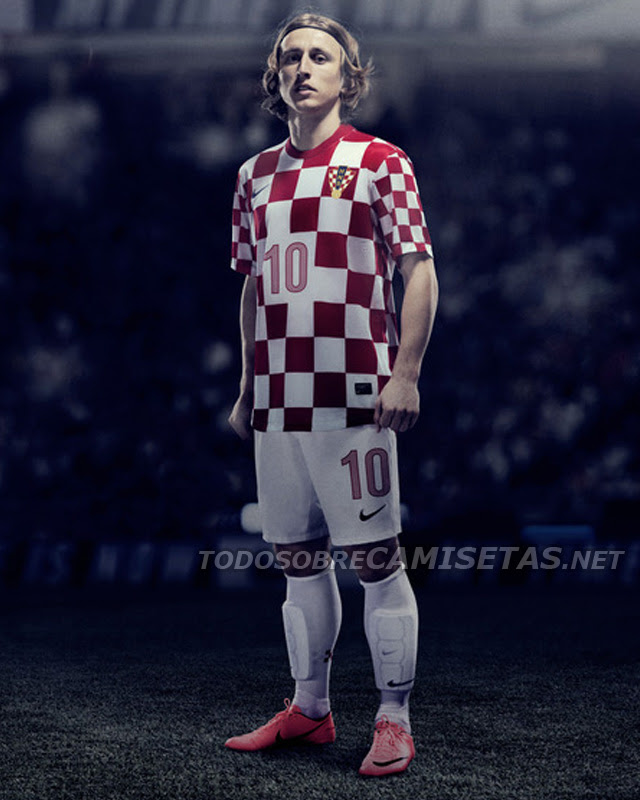 クロアチア代表の12 13年nike新ホームモデルは超ベーシックの中にある特徴が Football Shirts Voltage Com サッカー各国代表 クラブユニフォーム