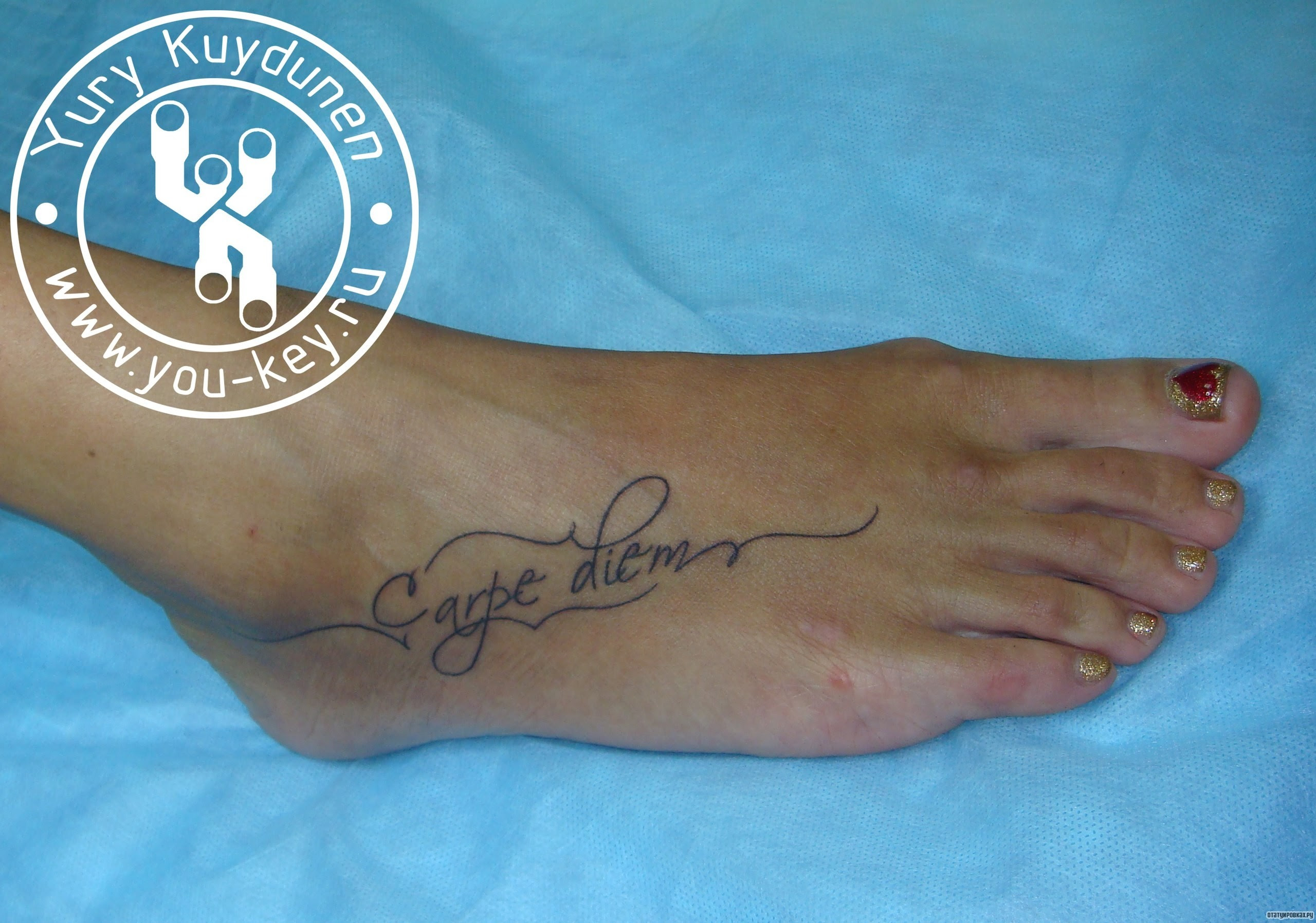 Carpe diem тату эскиз. 30 Majestic Carpe Diem Tattoos. Если Вы хотите  оригинальную надпись для татуировки, то закажите перевод Лови день (carpe  diem)