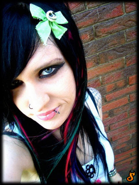 Cute Emo Girls (71 pics)