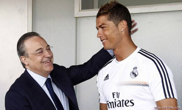 Chủ tịch Florentino Perez (trái) khẳng định chưa đội bóng nào hỏi mua Ronaldo. Ảnh: GETTY IMAGES