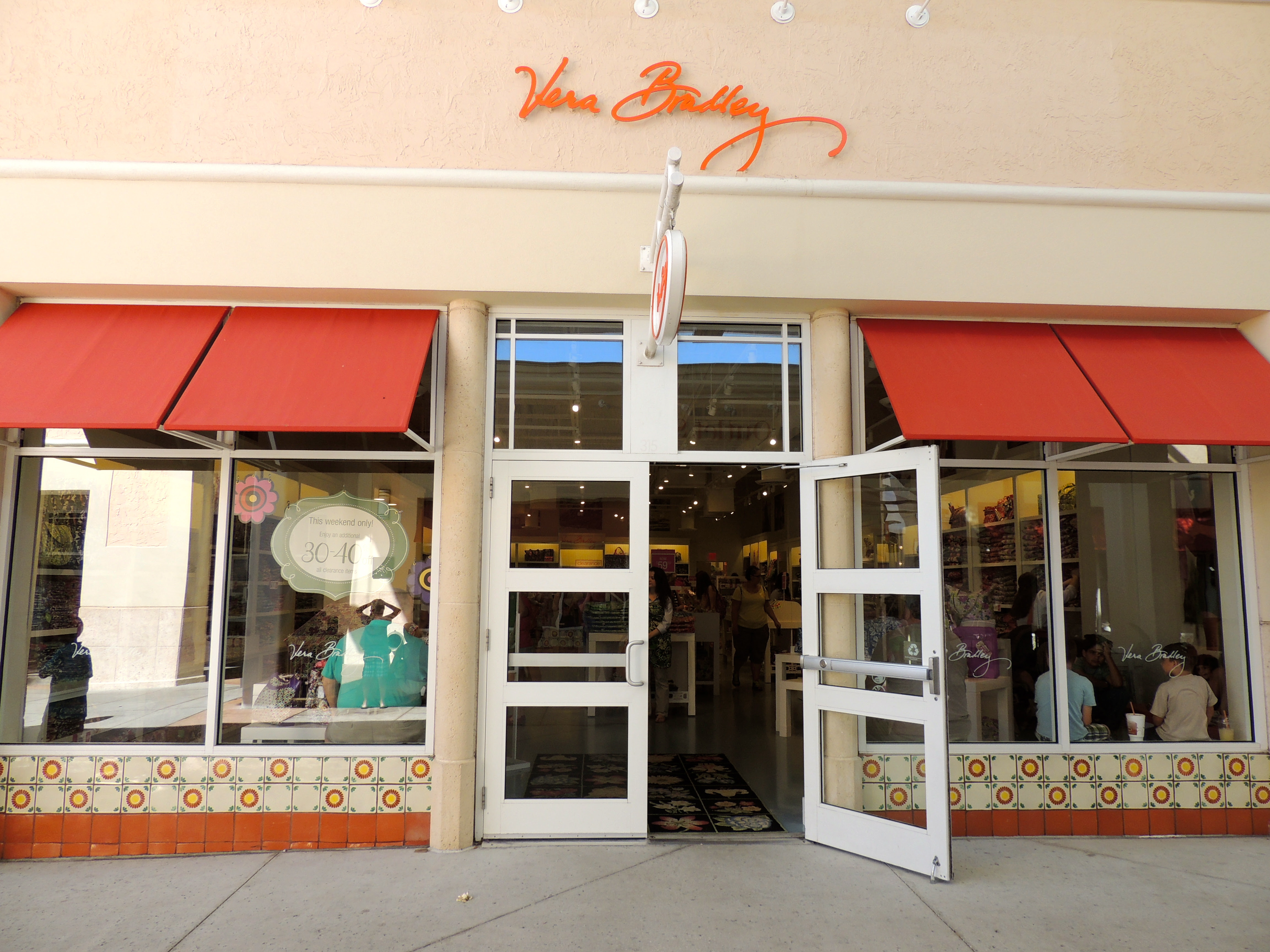 Vera Bradley OutletâOrlando Premium Outlets
