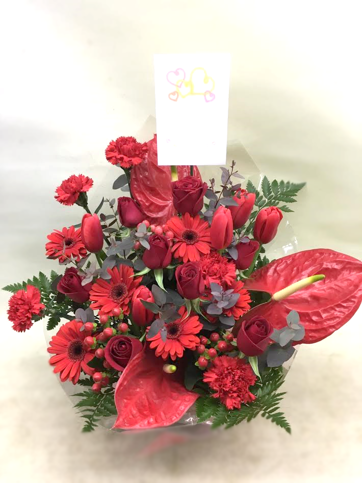 東京都目黒区へ 還暦祝いの赤色アレンジメント花