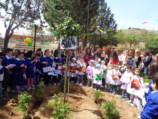 FESTA DEGLI ALBERI DEI BAMBINI DELL'ASILO DELLE SUORE ANCELLE RIPARATRICE DELLA SUPERIORE SUOR VITTORIA SPAMPINATO