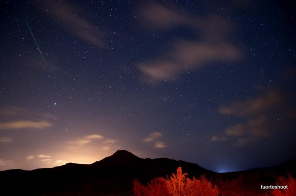 View larger. | Simon Waldram in the Canary Islands caught this Lyrid meteor on the night of April 20-21, 2014. Thank you, Simon!