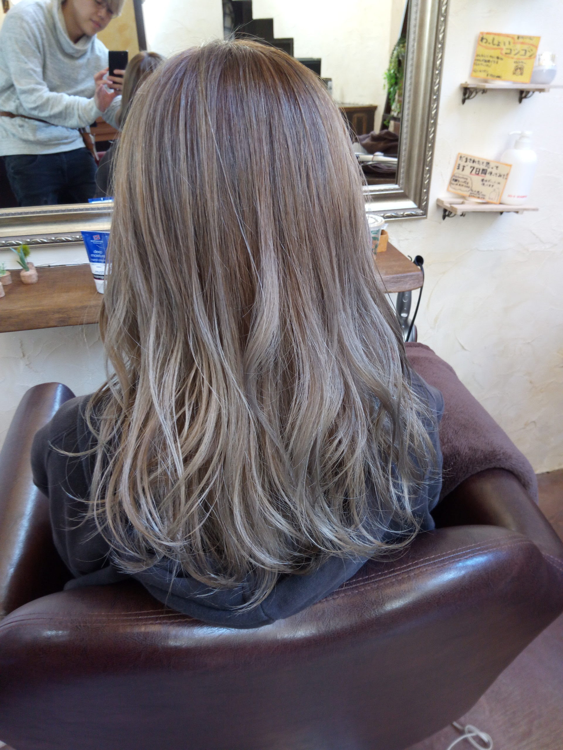 美容師が教えるアッシュ系ヘアカラーで失敗しないために気をつけること