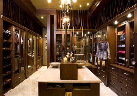 7 Essentials to Luxury Closets