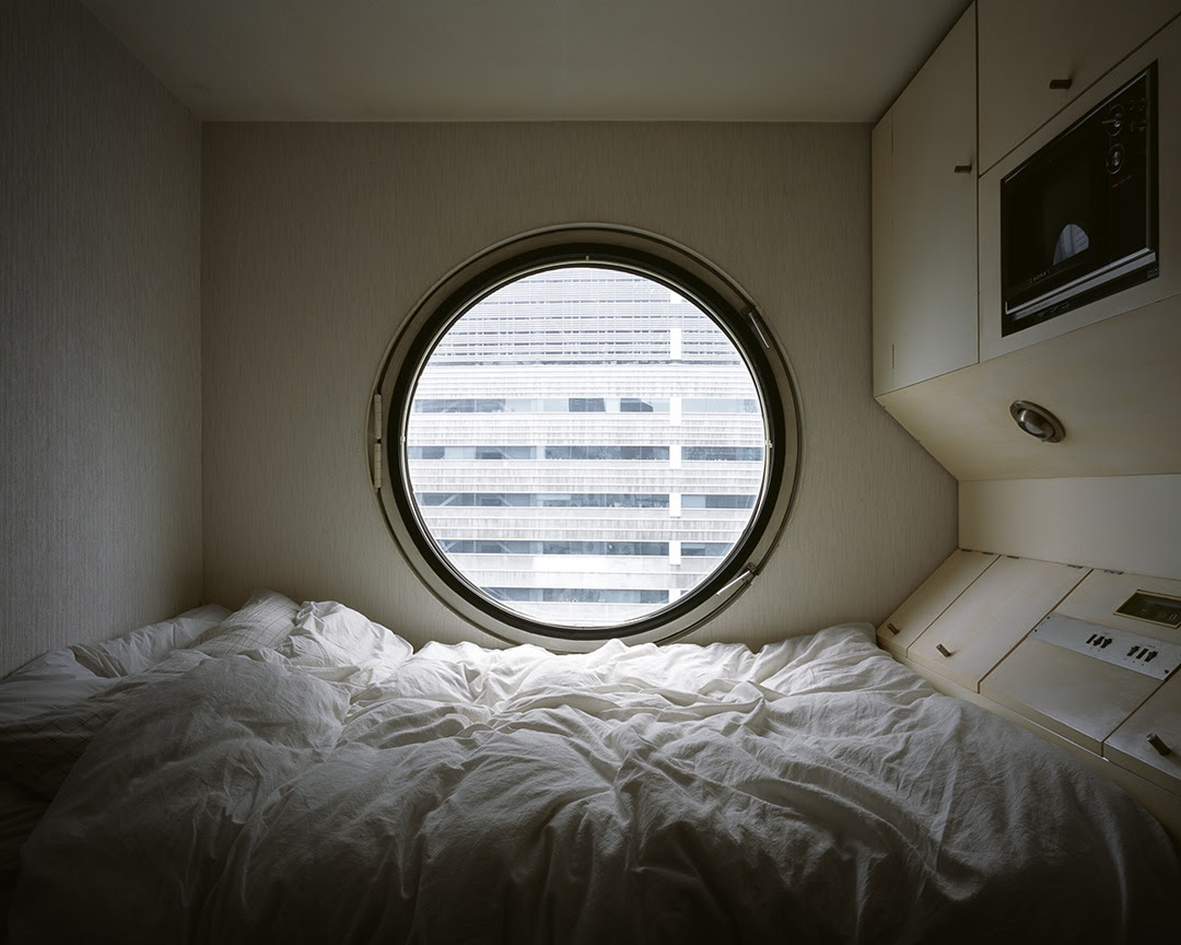 Inside Kisho Kurokawa's Capsule Apartment Building ...