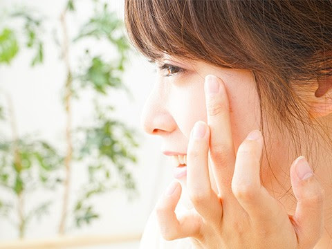 目の下が赤いのは乾燥が原因 かゆみまで出てしまう意外な理由とは 磨け女子力 ユウのキレかわ女子ブログ
