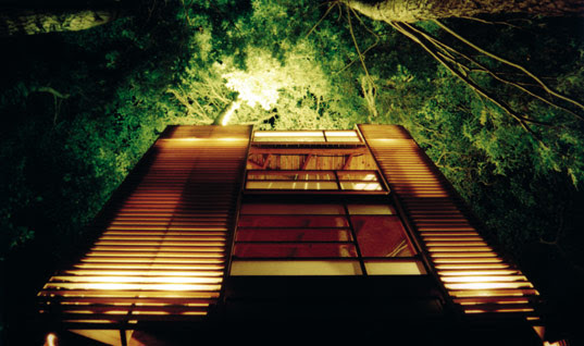 http://inhabitat.com/wp-content/uploads/maintreehouse2.jpg