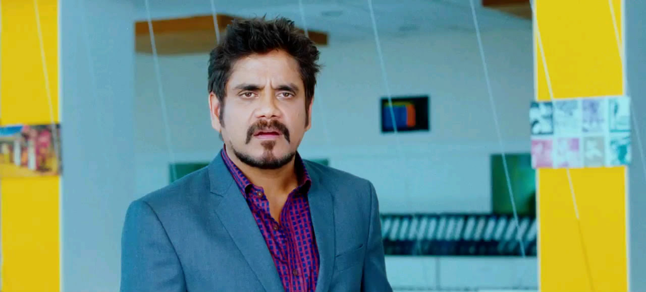 Screen Shot Of Hollywood Movie America Vs India (Greeku Veerudu) In Hindi Dubbed Full Movie Free Download And Watch Online at worldfree4u.com