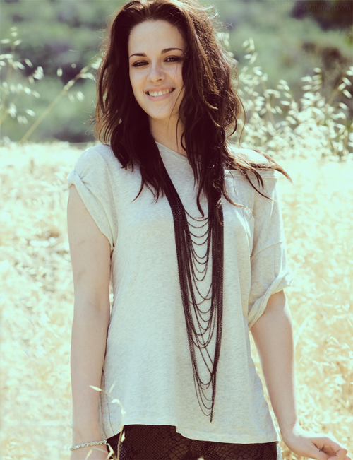 Kristen Stewart has apologized for her quote comparing the way in which 