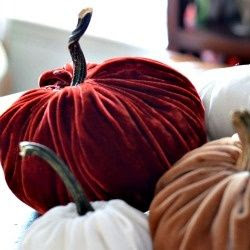 DIY Velvet Pumpkins | Looksi Square