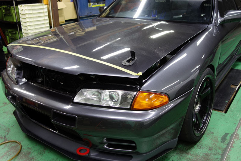 円形の台紙のボンネットのフードロックピンキット 車のカーボン繊維様式エンジンのフードカバーロックのキーピンキットの速い掛け金解放 アルミニウ