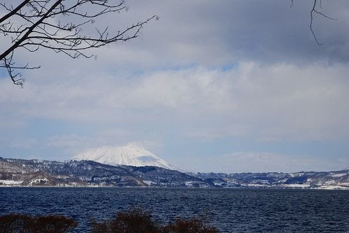 犬連れ北海道旅 Vol 009 洞爺湖のほとりで雪遊び Willieといっしょ