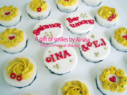 Engagement Cupcakes 