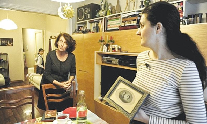 YASMIN Rostomyan and her mother Susan Rostomyan at home in Istanbul.&mdash;AFP