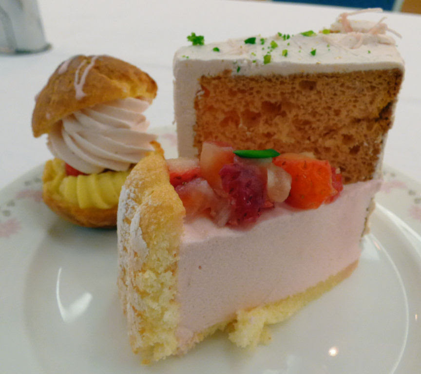 岐阜ケーキバイキングレポート 岐阜グランドホテル ロイヤルホール雪 スイーツフェスティバル ストロベリーガーデン 食べ放題アルバム
