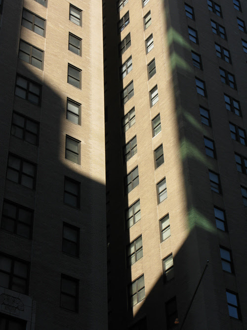 light effects on a building in Manhattan, NYC