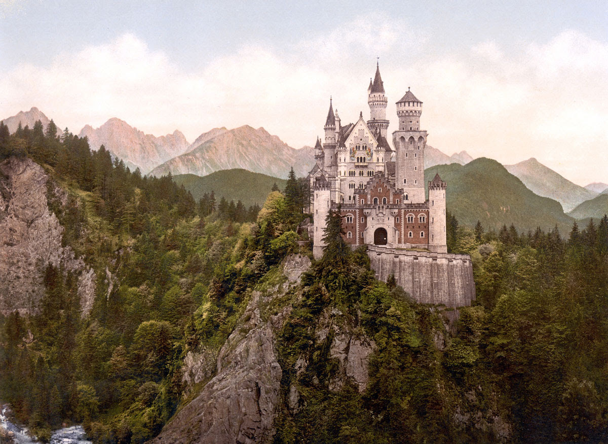 Neuschwanstein_Castle_right-after-it-was-built-library-of-congress