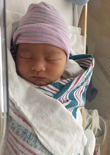 Ngắm con trai Đan Trường hơn 2 tuần tuổi cực đáng yêu - Hình 10