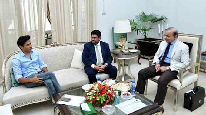 PM Shehbaz meets Shehzad Roy amid Karachi visit