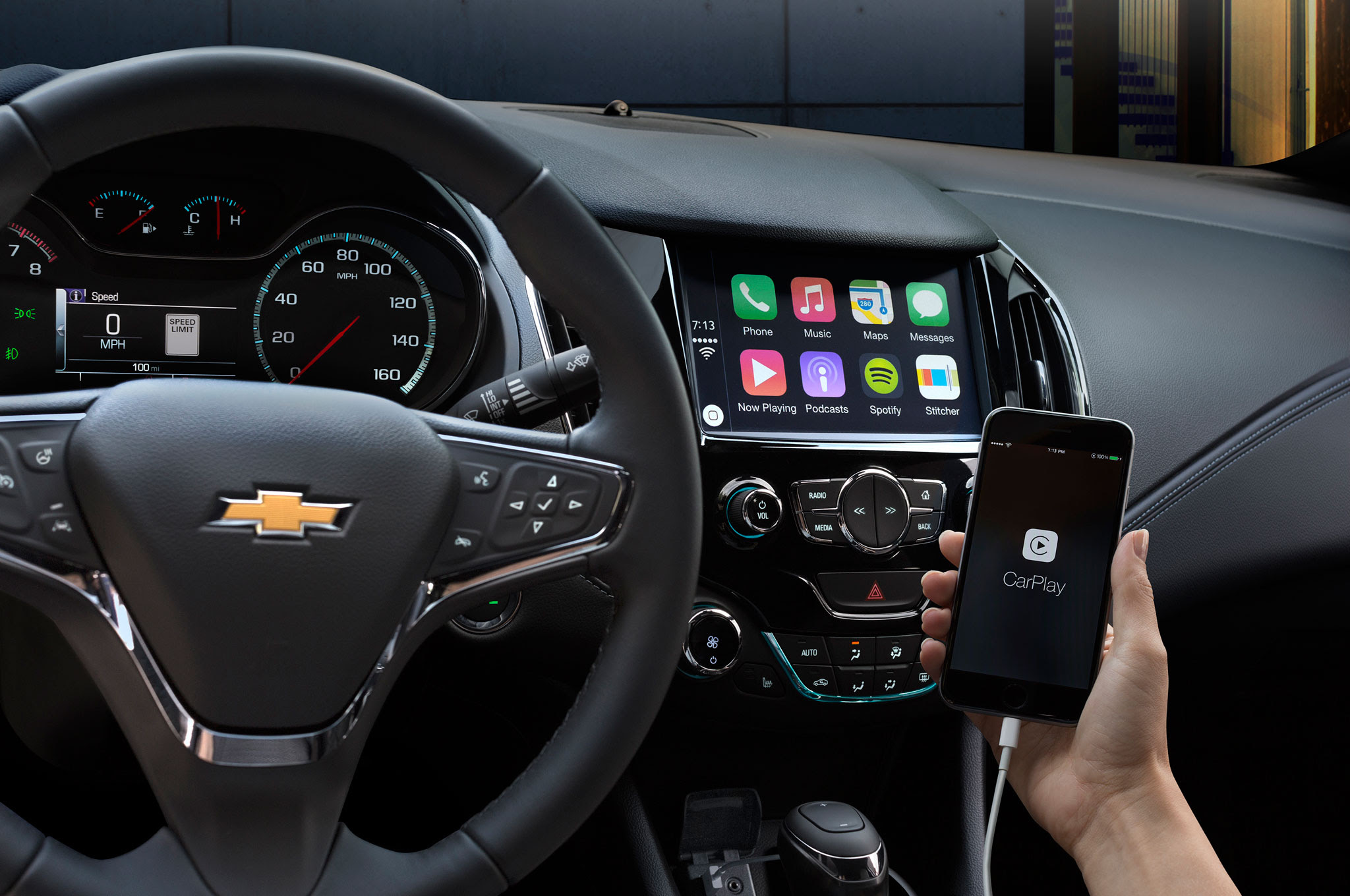 2016-Chevrolet-Cruze-interior-with-CarPlay