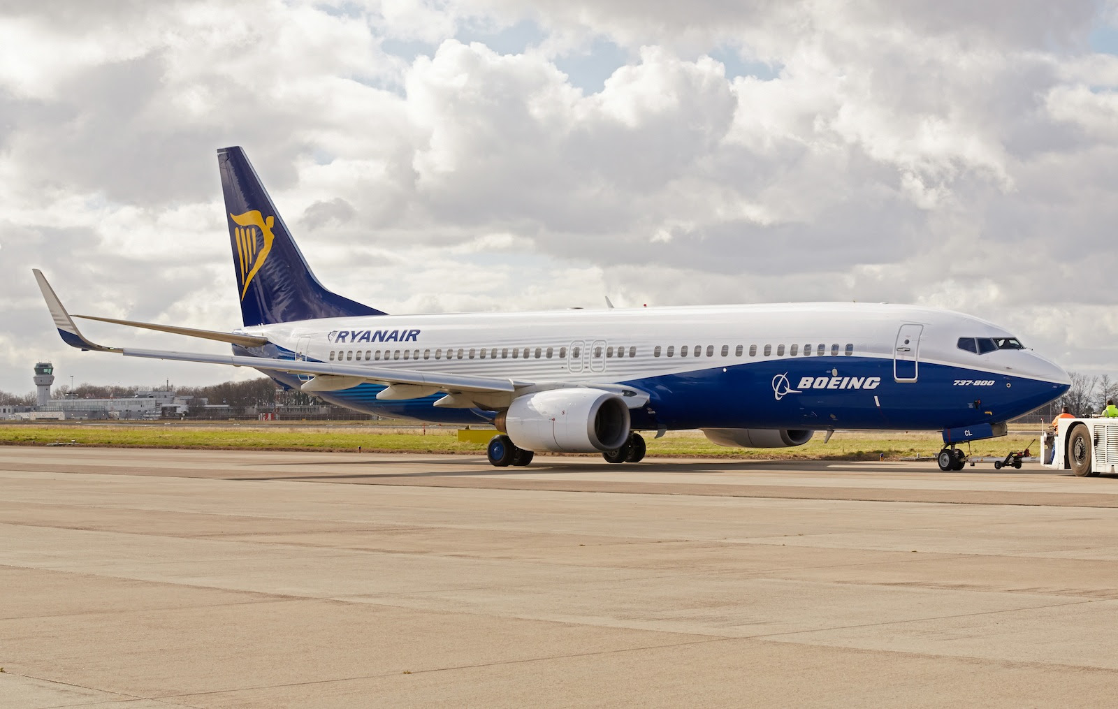 Photo: Boeing-Ryanair special hybrid livery 737-800 ...