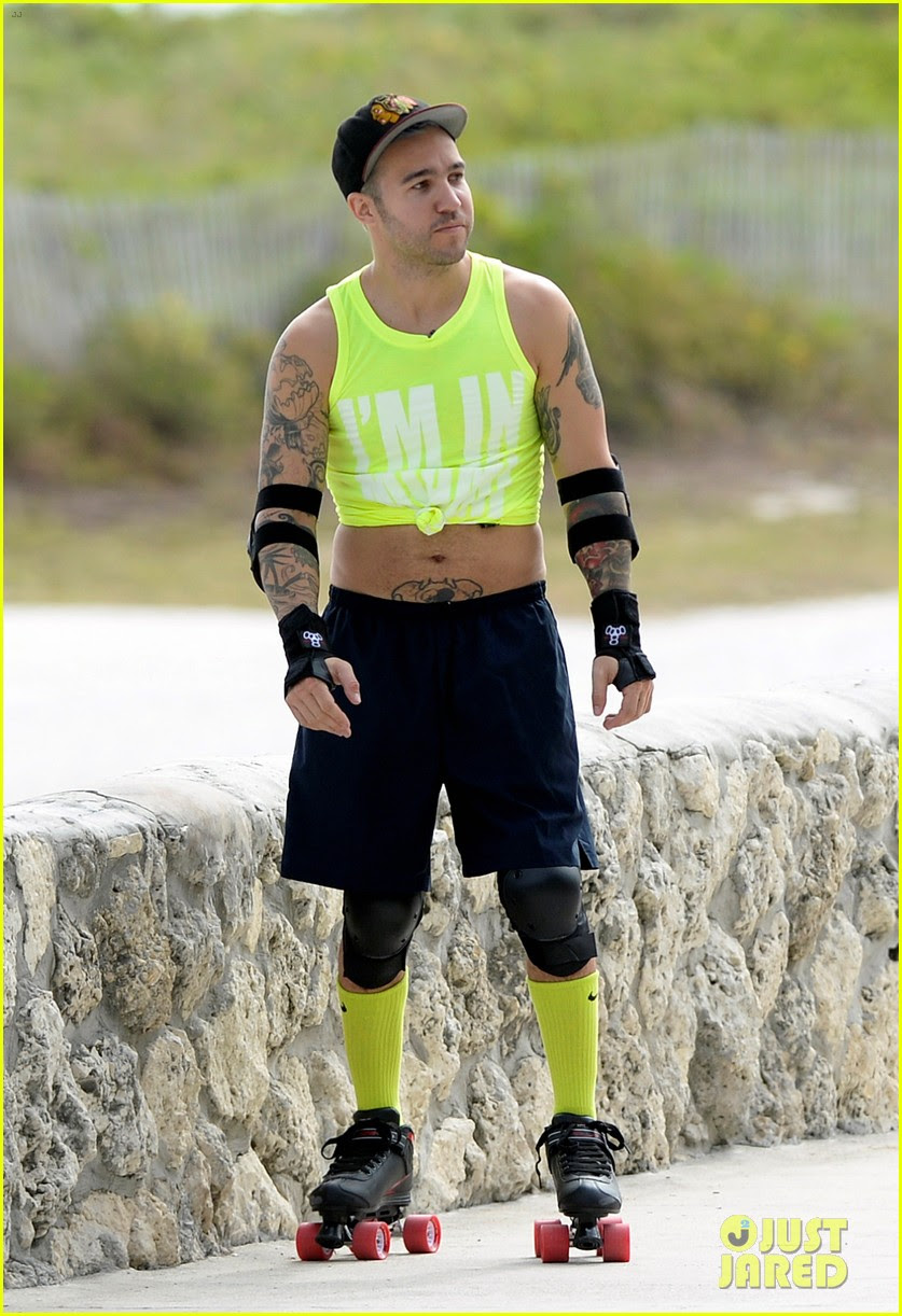 Pete Wentz Shows Guys Can Wear Crop Tops Too Photo Pete Wentz Pictures Just Jared