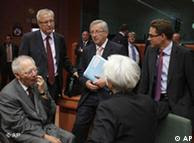 From left, German Finance Minister Wolfgang Schaeuble, European Commissioner for Monetary Affairs Olli Rehn, Luxembourg's Finance Minister Jean-Claude Juncker, French Finance Minister Christine Lagarde and Finnish Finance Minister Jyrki Tapani Katainen share a word during a round table meeting of eurogroup finance ministers at the EU Council building in Brussels, Tuesday, June 14, 2011. Greece's debt rating is slashed to the lowest of any country in the world, leaving a nation that uses the euro and is backed by the European Central Bank less credit-worthy than Pakistan. The prospect of a default that would rock global markets looms large as EU finance ministers meet in Brussels to discuss how much the private sector should pitch in. (Foto:Virginia Mayo/AP/dapd)
