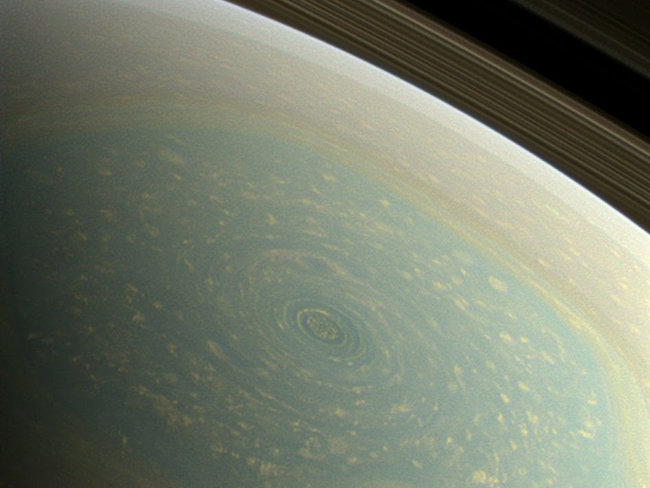 saturn-north-pole-3