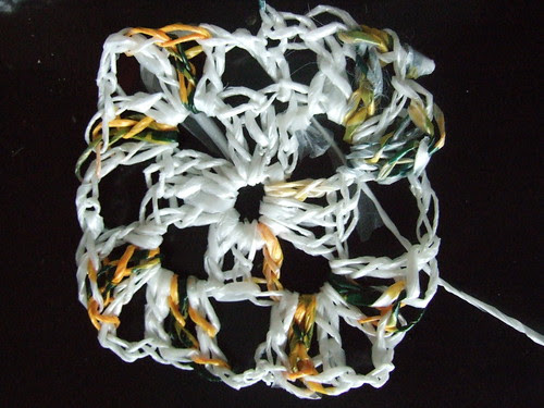 Spinning carrier bags
